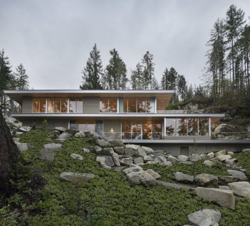  Au Canada, deux rectangles à flanc de roche 