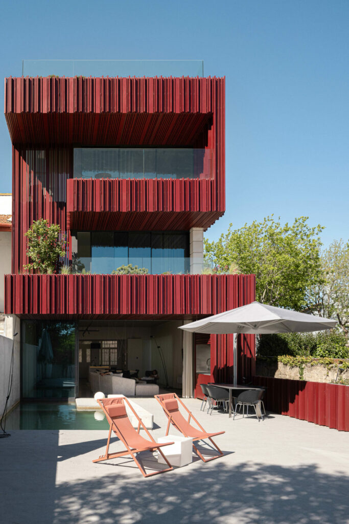 La Venise du Portugal et sa maison rouge