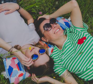 Cet été, comptez sur Salvador, le petit coussin cale-nuque indispensable par Petits Cadors