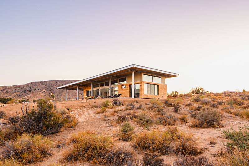 une-maison-durable-et-autonome-au-coeur-du-desert-californien