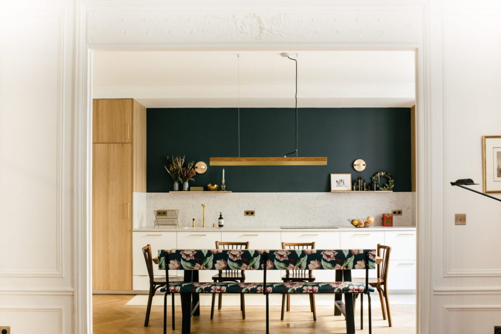 a-tocqueville-un-appartement-aux-motifs-floraux