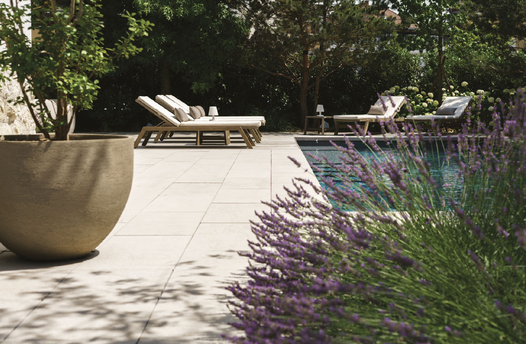 Ode à la pierre, du jardin à la piscine