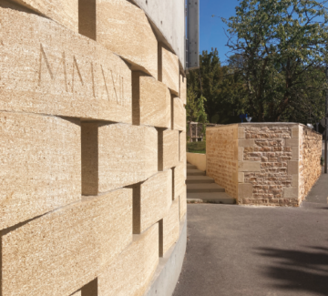 Stationner dans la pierre dorée