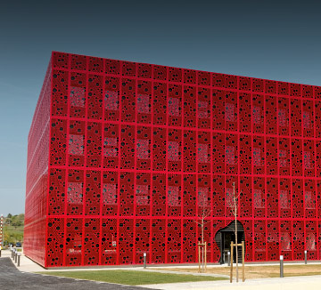 L’éclatante résille du Cube numérique à Valence