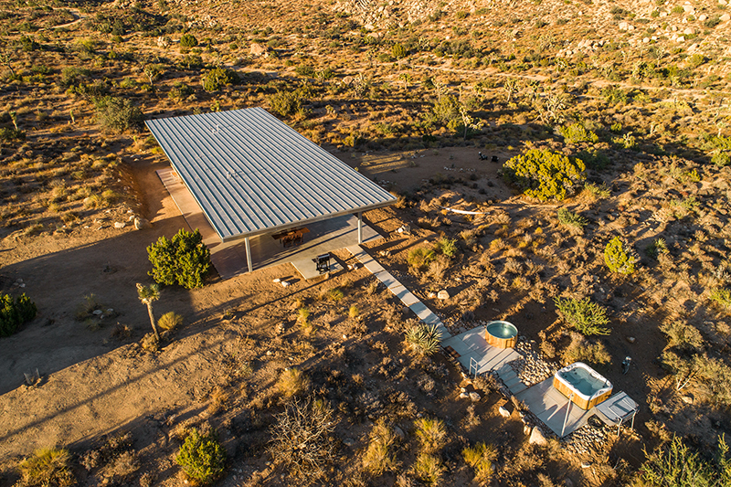 une-maison-durable-et-autonome-au-coeur-du-desert-californien