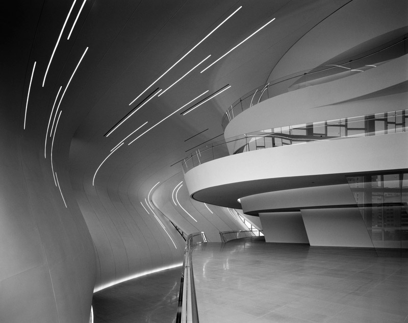 les-courbes-folles-de-larchitecte-zaha-hadid