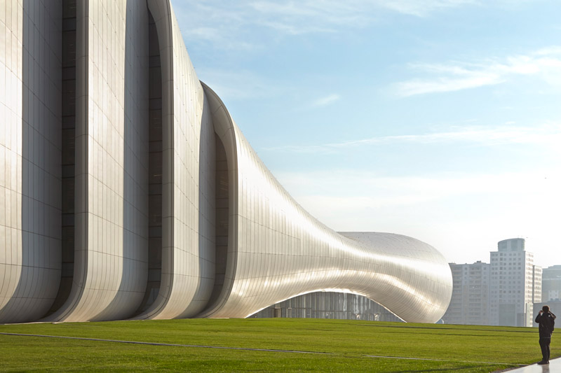 les-courbes-folles-de-larchitecte-zaha-hadid