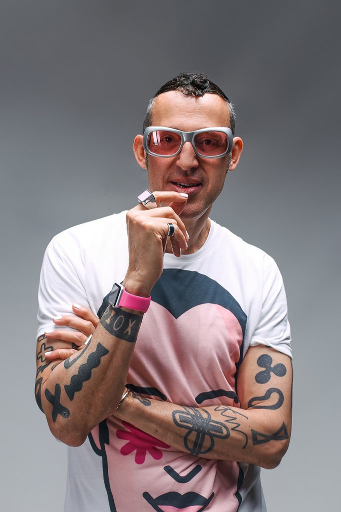 La Collection Kasual Ou Le Luxe D contract De Karim Rashid