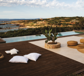 Bois, terrasse et piscine : l’alliance inattendue