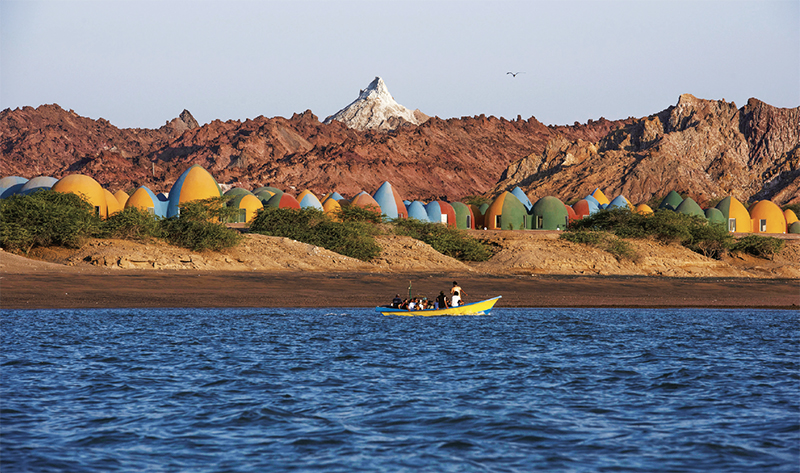 Essaim de dômes sur l’île d’Ormuz