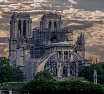 Notre-Dame de Paris – Des bâtisseurs aux restaurateurs