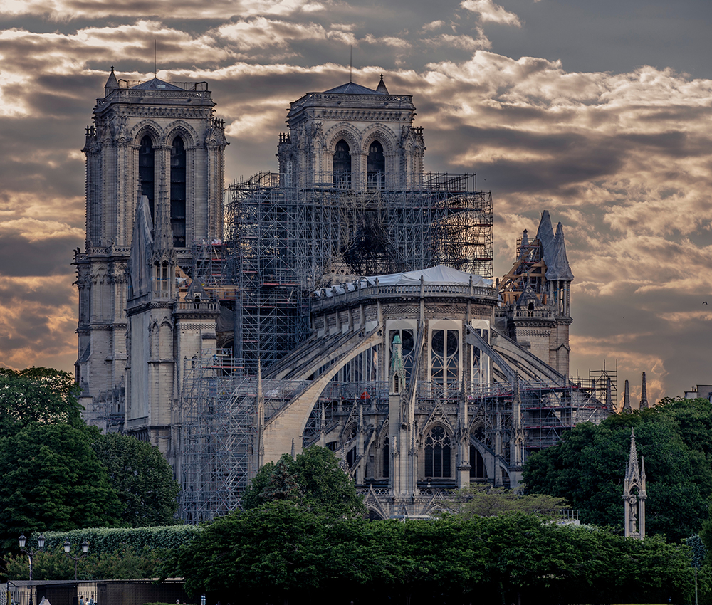 Notre-Dame de Paris – Des bâtisseurs aux restaurateurs